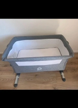 Bedside Co-Sleeper Bassinet — Breathable Mesh, Adjustable Frame